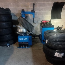 Flat tire? Bald tread? We’ve got you covered – wherever you are. Fast, affordable mobile tire service with new and used options available. Mounting, balancing, and replacements done on-site!